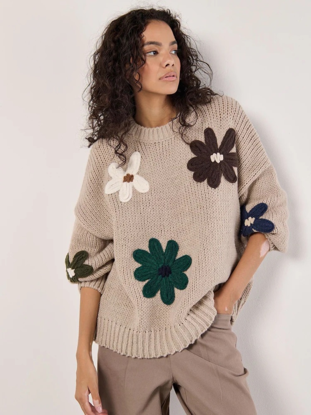 Suzy Shier Beige Crewneck Sweater with Multicolor Floral Appliqués